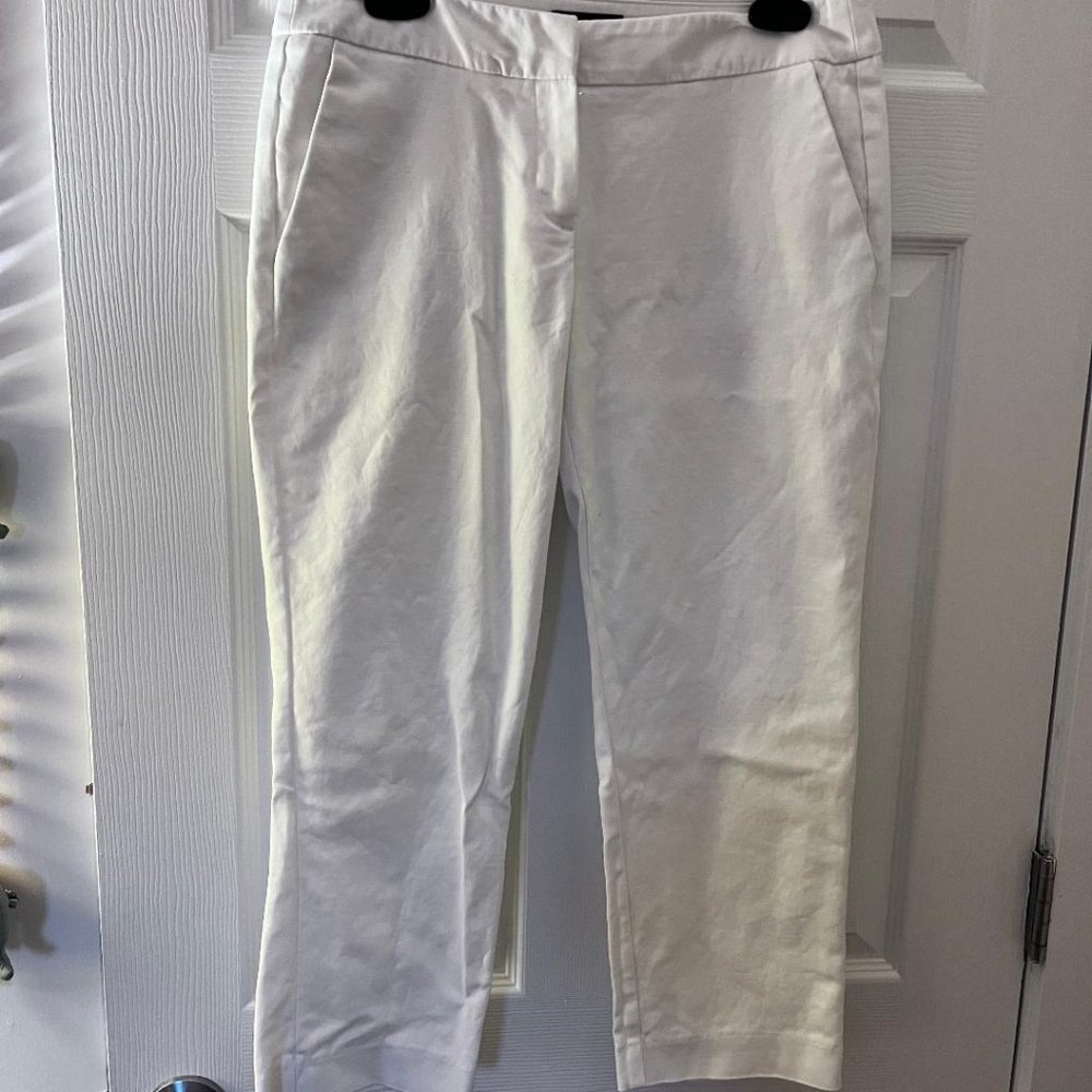 Jones & Co Jones New York, Woman's white capris, Size 4